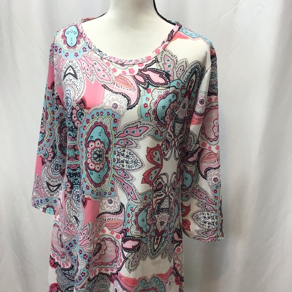 NWOT Fashion & Best Floral Sharkbite Tunic Top - Picture 3 of 5